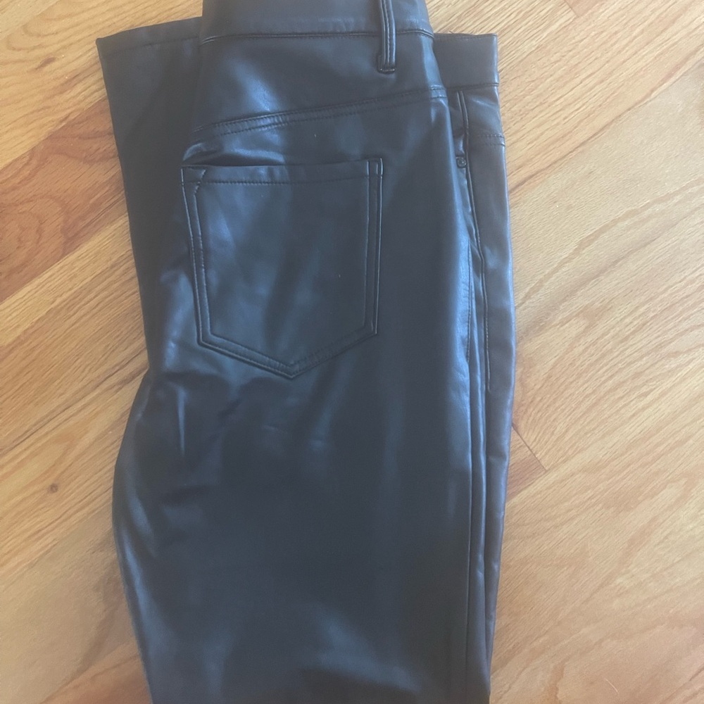 Beautiful black leather pants size 8 pettite